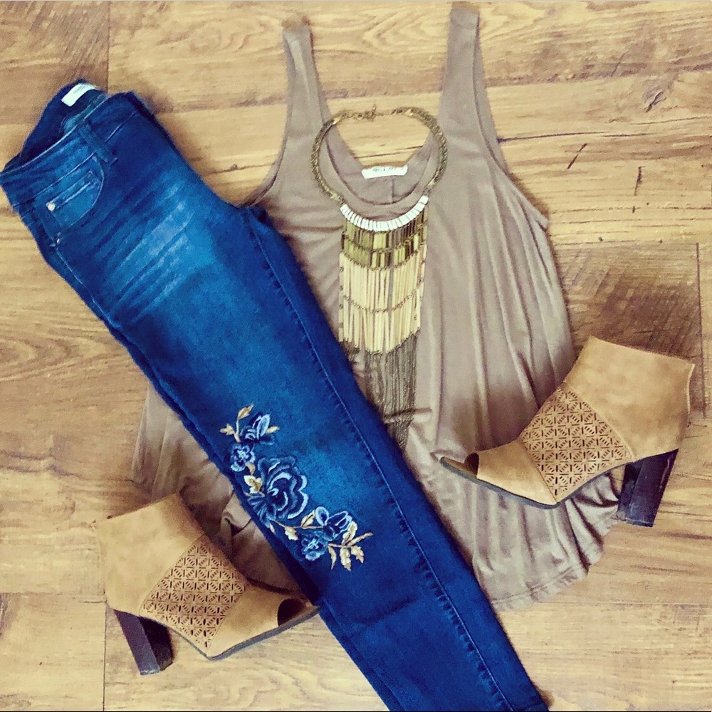❌SOLD❌ Fringe Gold Metal Necklace